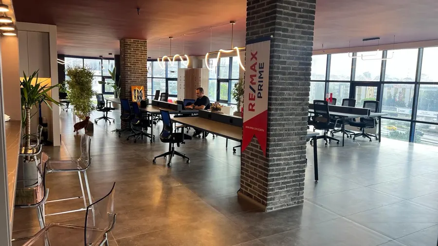 RE/MAX Prime ofis kahve köşesi